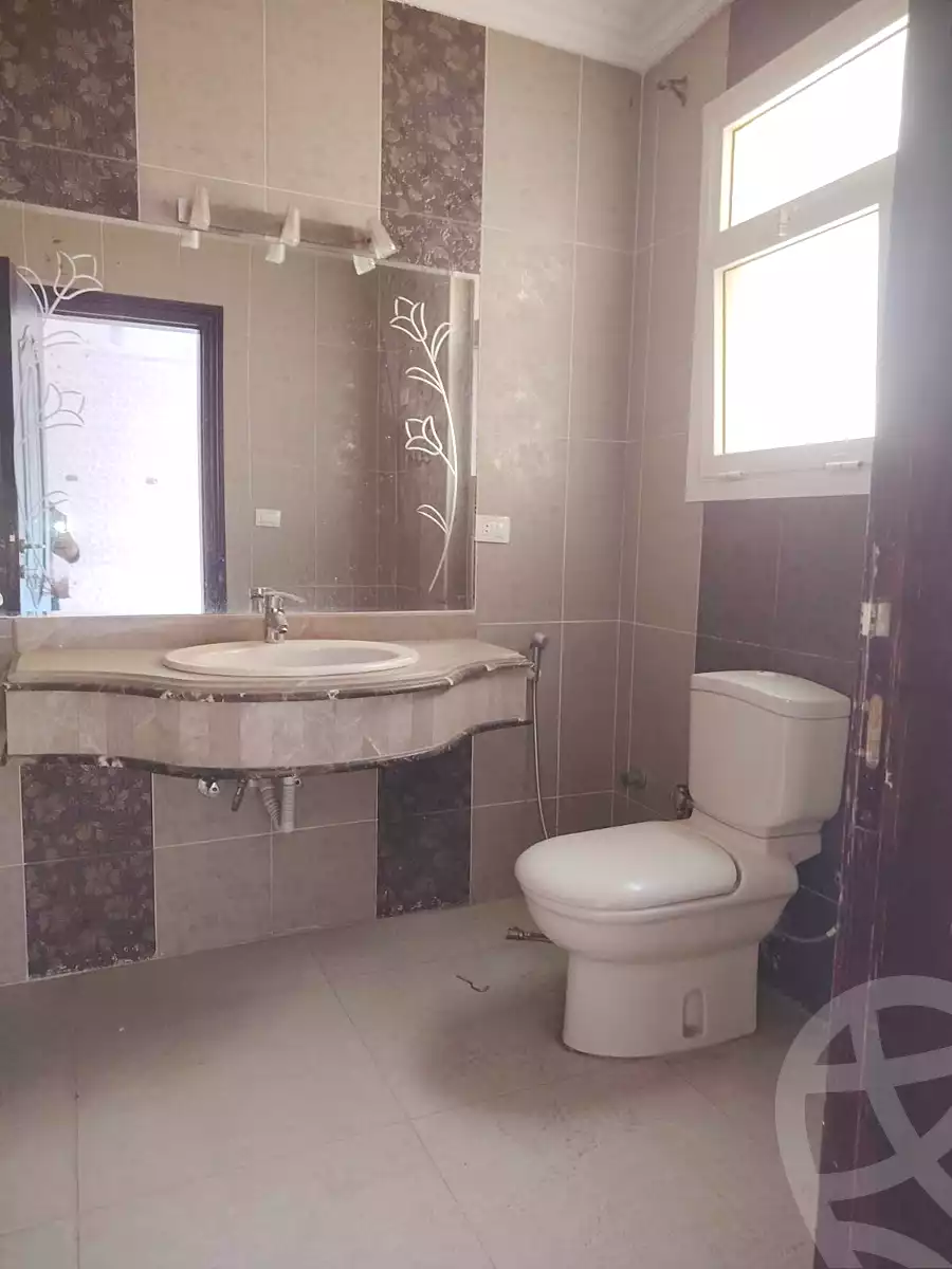 https://aqarmap.com.eg/ar/listing/7332551-for-sale-cairo-new-cairo-lrhb-city-phase-1-ahmed-rami-st