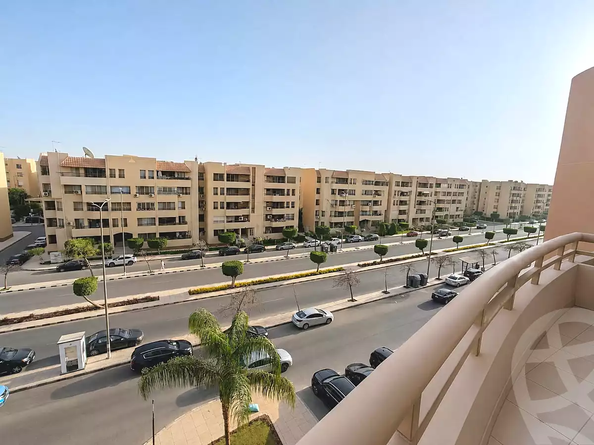 https://aqarmap.com.eg/ar/listing/7338630-for-sale-cairo-new-cairo-lrhb-city-phase-4-mohammed-farid-st
