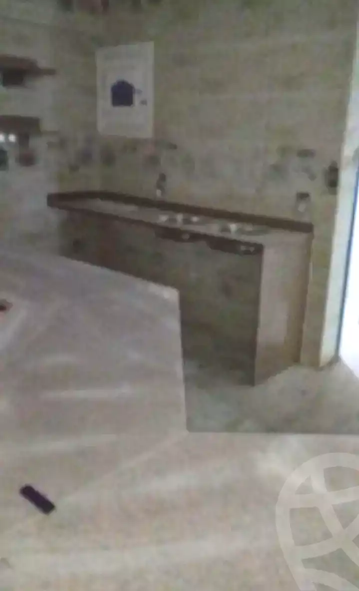 https://aqarmap.com.eg/ar/listing/7339058-for-rent-alexandria-lauran
