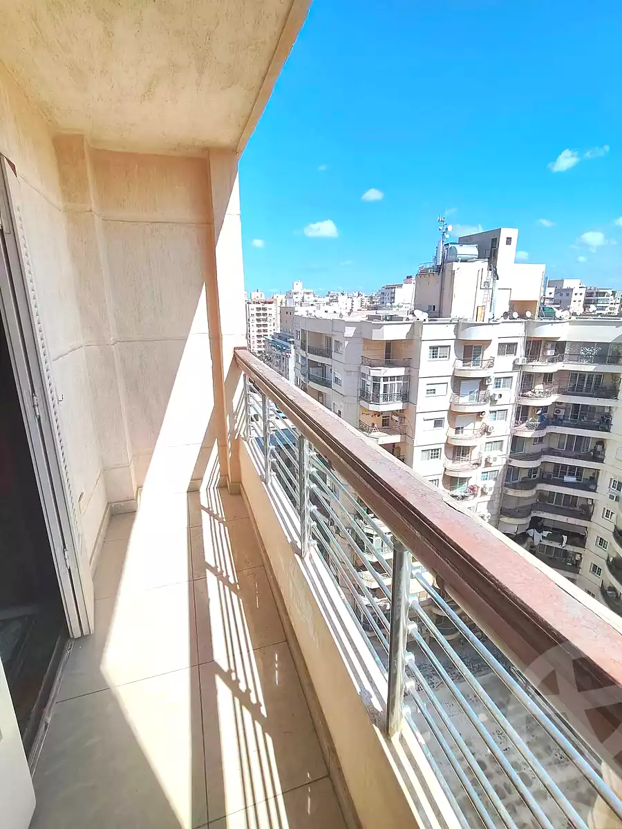 https://aqarmap.com.eg/ar/listing/7339270-for-sale-alexandria-ganaklis