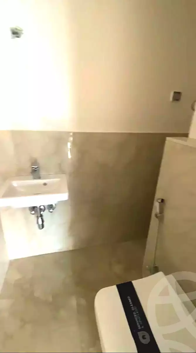 https://aqarmap.com.eg/ar/listing/7343891-for-sale-cairo-el-sheikh-zayed-city-compounds-zyd-wr-llttwyr-z-tower
