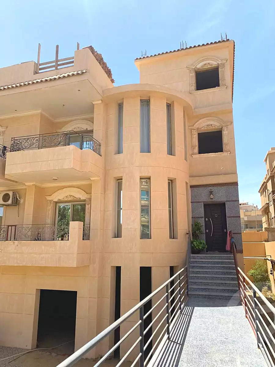 https://aqarmap.com.eg/en/listing/7351349-for-sale-cairo-new-cairo-sharq-el-akadamiya-sayed-makkawi-st