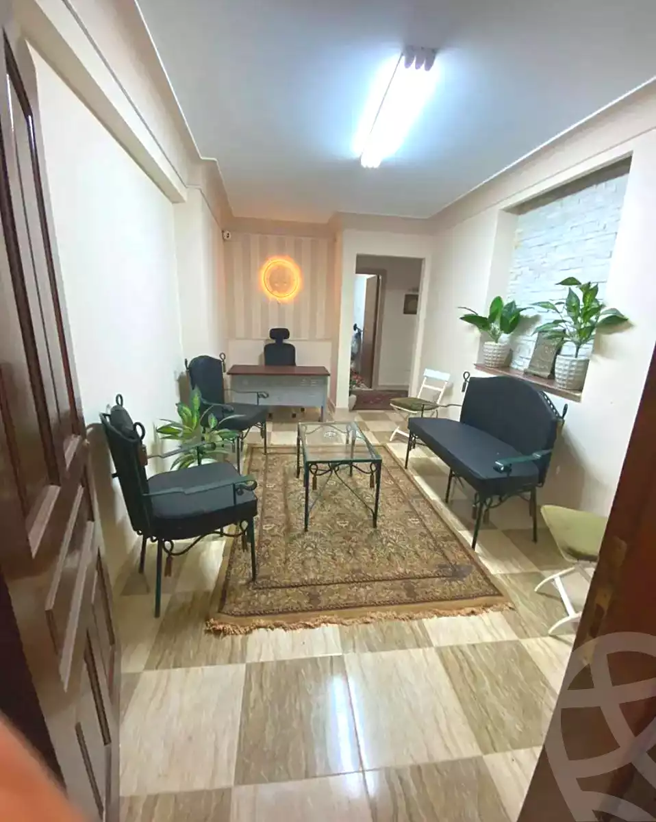 https://aqarmap.com.eg/ar/listing/7354072-for-rent-alexandria-moharram-bey-kanal-al-mahmoudeya-al-bahri-st