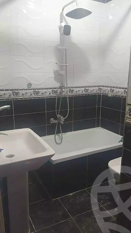 https://aqarmap.com.eg/en/listing/7355077-for-sale-alexandria-al-agamy-el-hanouvel