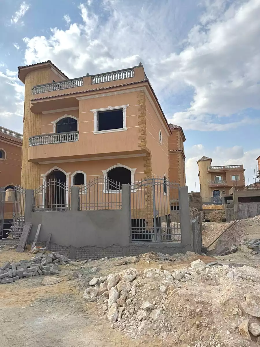 https://aqarmap.com.eg/en/listing/7355325-for-sale-cairo-6th-of-october-compounds-media-village