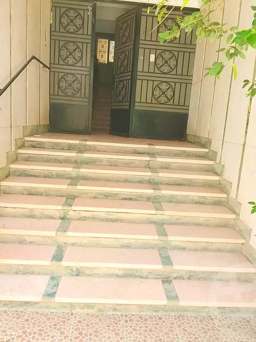 https://aqarmap.com.eg/ar/listing/7356970-for-sale-cairo-6th-of-october-el-ahyaa-neighborhood-5th-street-14