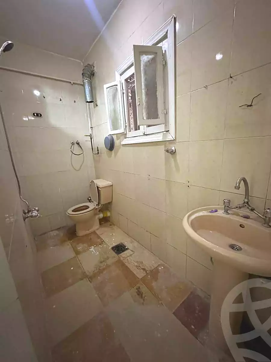 https://aqarmap.com.eg/en/listing/7362974-for-sale-alexandria-alhadara-new-el-hadra-mohammed-abd-el-aleem-st