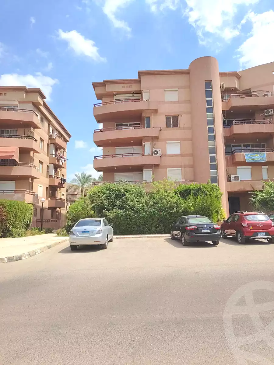 https://aqarmap.com.eg/en/listing/7369074-for-sale-cairo-new-cairo-lrhb-city-phase-4-mohammed-farid-st