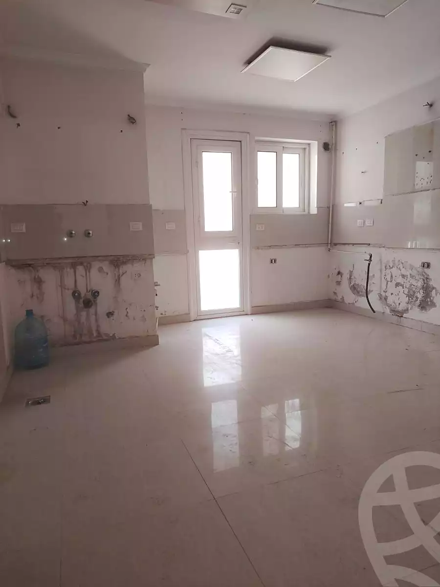 https://aqarmap.com.eg/en/listing/7369074-for-sale-cairo-new-cairo-lrhb-city-phase-4-mohammed-farid-st