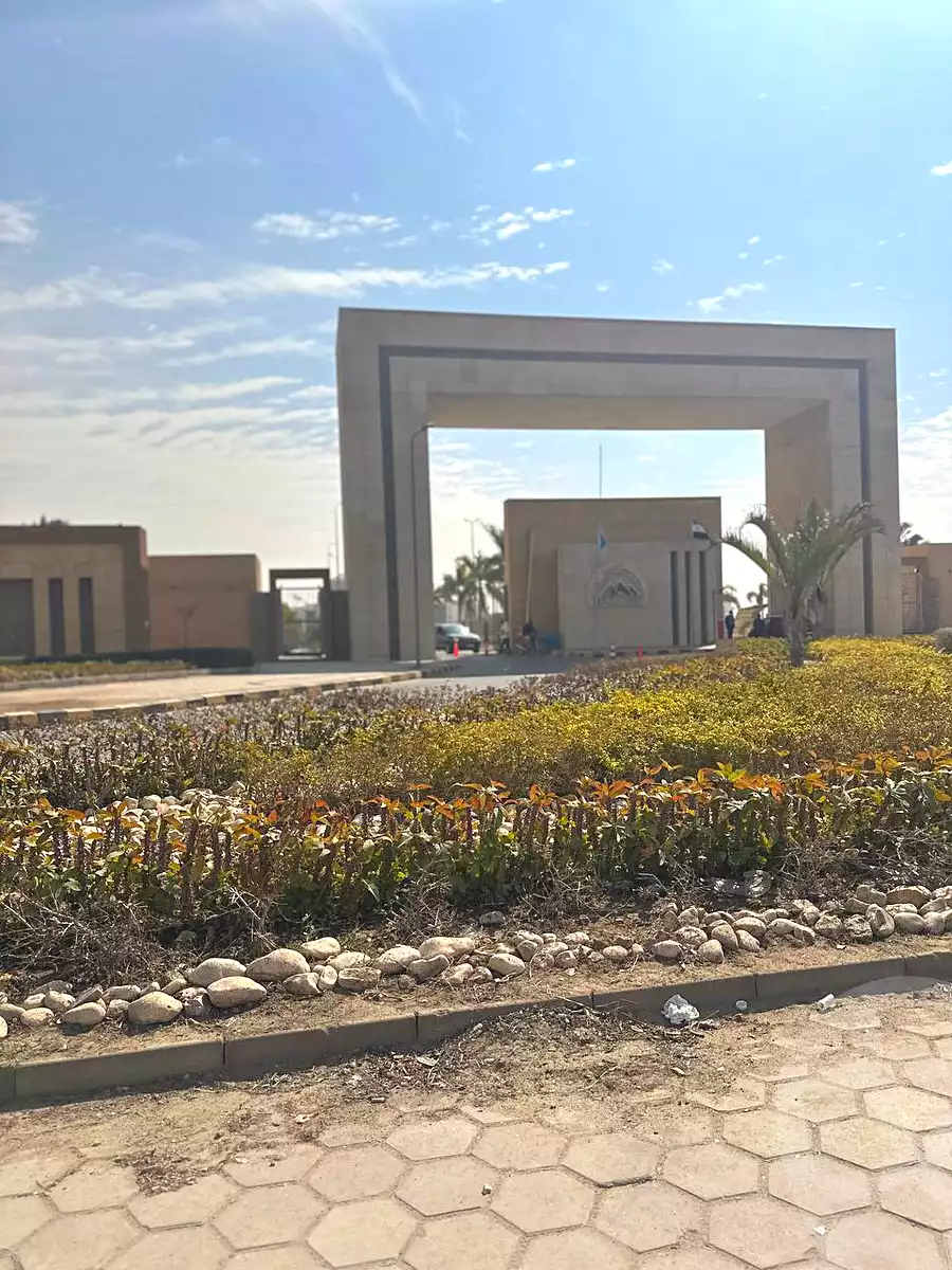 https://aqarmap.com.eg/en/listing/7369189-for-sale-cairo-6th-of-october-hadaeq-october-golden-square
