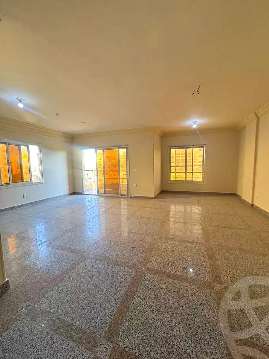 https://aqarmap.com.eg/ar/listing/7370314-for-sale-cairo-new-cairo-first-settlement-neighbourhood-10-el-shaheed-abdul-fattah-ahmed-st