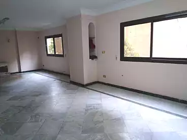 إداري للإيجار في ميدان لبنان، المهندسين، 500 متر