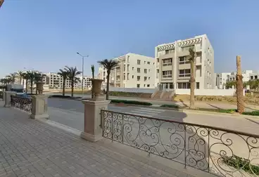 https://aqarmap.com.eg/ar/listing/4907379-for-sale-cairo-new-cairo-compounds-hyde-park-centre-ville-hyde-park