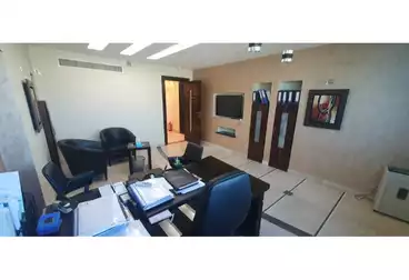 - New Cairo Office 275 sqm for rent in the First District, Fifth Settlement