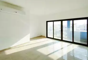 Penthouse For rent in Fifth Square Mall - Al Marasem