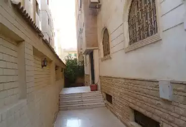 عماره للبيع فالحي التالت مجاوره سادسه علي شارع عمومي