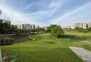 Duplex for sale with a distinctive golf view in the First Settlement