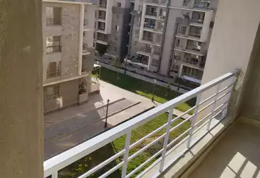 Apartments For sale - 3 rooms - floor 4