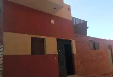 House / Home For sale - 4 rooms