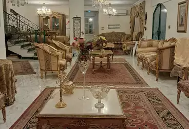 شقق للبيع - 4 غرف - بالدور 1