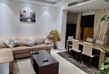 شقة بحديقة للإيجار - 2 غرف - بالدور 0
