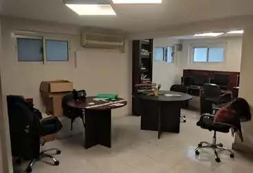 مبنى إداري للإيجار - 10 غرف