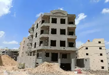 شقة بحديقة للبيع - 3 غرف - بالدور 0