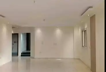 شقق للبيع - 3 غرف - بالدور 1
