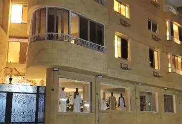 مكاتب للإيجار - 1 غرف - بالدور 2