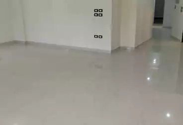 مقر إداري للإيجار - 3 غرف - بالدور 1