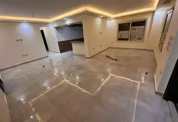 شقة بحديقة للبيع - 3 غرف - بالدور 0