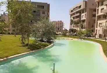 شقة بحديقة للبيع - 3 غرف - بالدور 0