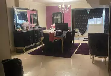 شقة بحديقة للبيع - 3 غرف - بالدور 0
