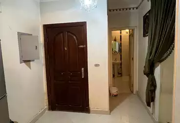 شقة بحديقة للبيع - 2 غرف - بالدور 0