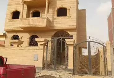 منزل / بيت للبيع - 6 غرف