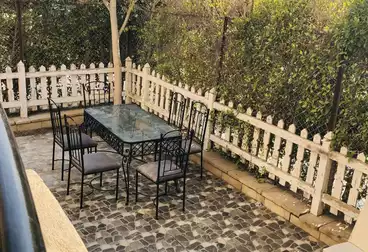 شقة بحديقة للبيع - 2 غرف - بالدور 0
