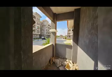 شقة بحديقة للبيع - 2 غرف - بالدور 0