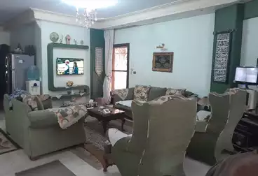 شقة بحديقة للبيع - 3 غرف - بالدور 0