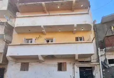 Building For sale - 5 rooms
