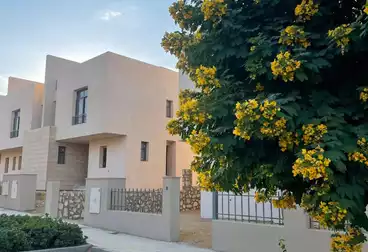 تاون هاوس للبيع - 4 غرف