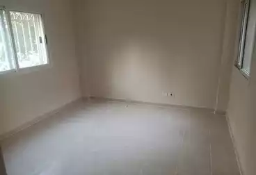 شقة بحديقة للإيجار - 2 غرف - بالدور 0