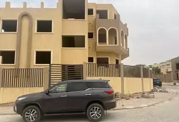 فيلا منفصلة للبيع - 8 غرف