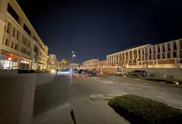 مبنى إداري للإيجار - 5 غرف - بالدور 1