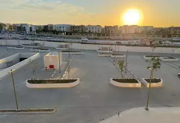 مكاتب للبيع - 4 غرف - بالدور 1