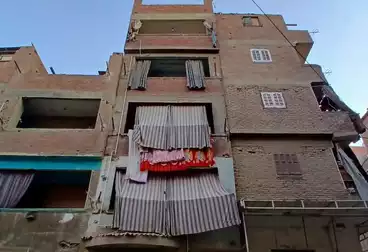 Building For sale - 8 rooms