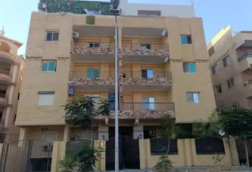 شقق للبيع - 5 غرف - بالدور 1
