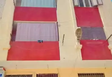 Building For sale - 6 rooms