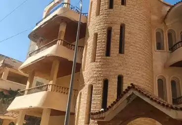فيلا جاردن للبيع - 7 غرف