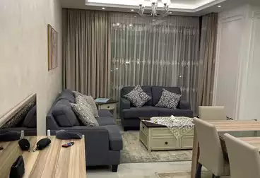 شقة بحديقة للإيجار - 3 غرف - بالدور 0