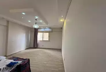 مكاتب للبيع - 3 غرف - بالدور 1